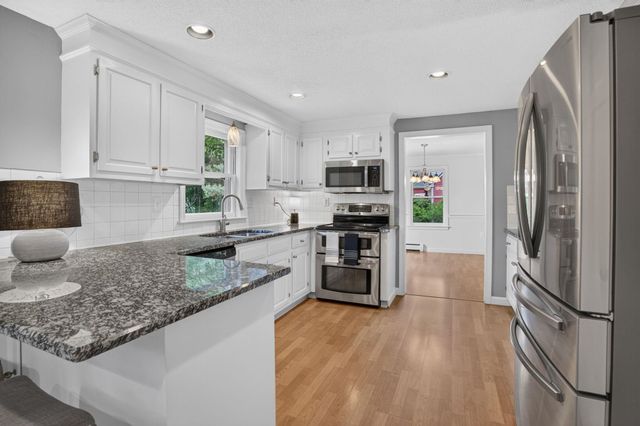 2 Queensway Circle, Nashua, NH 03062