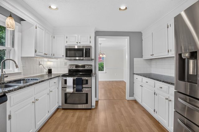2 Queensway Circle, Nashua, NH 03062