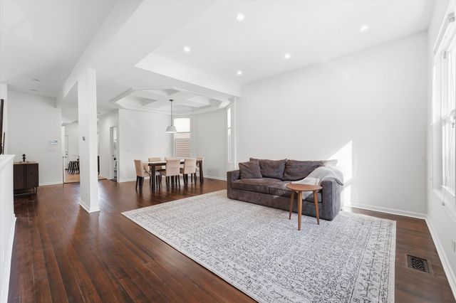 3732 W MCLEAN Avenue, Chicago, IL 60647