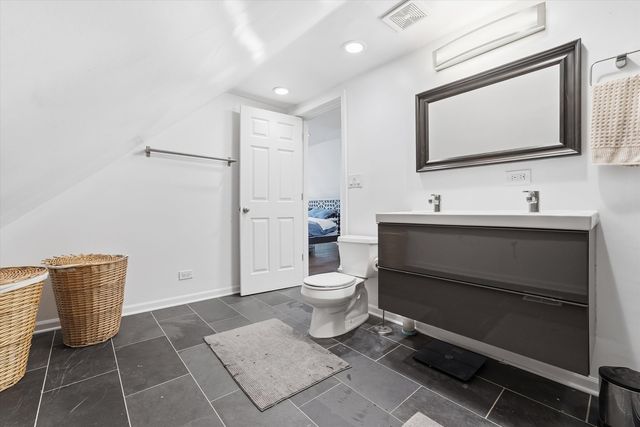 3732 W MCLEAN Avenue, Chicago, IL 60647