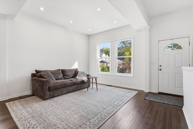 3732 W MCLEAN Avenue, Chicago, IL 60647