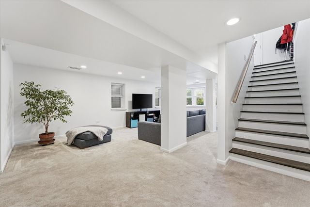 3732 W MCLEAN Avenue, Chicago, IL 60647