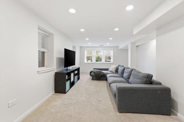 3732 W MCLEAN Avenue, Chicago, IL 60647