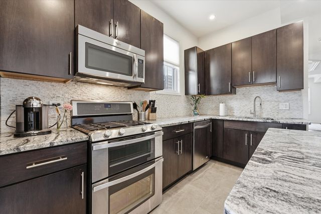 3732 W MCLEAN Avenue, Chicago, IL 60647