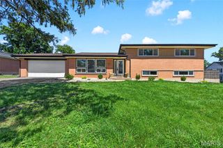 800 Charlesgate Drive, St Louis, MO 63132