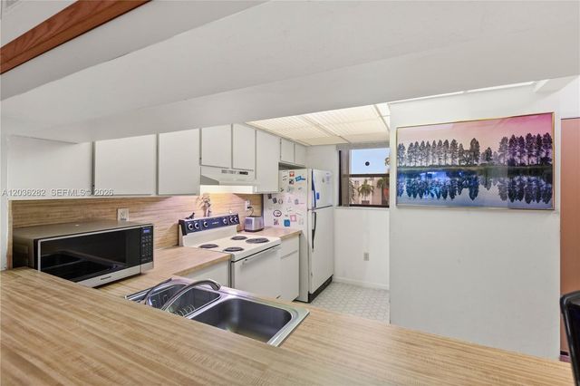 10155 NW 9th St Circle 4202, Miami, FL 33172
