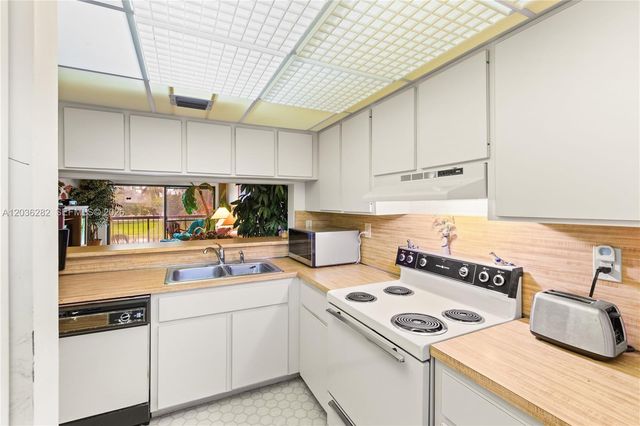 10155 NW 9th St Circle 4202, Miami, FL 33172