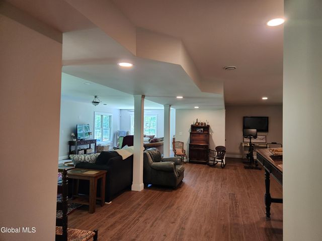 14 Westfall Court, Sand Lake, NY 12018