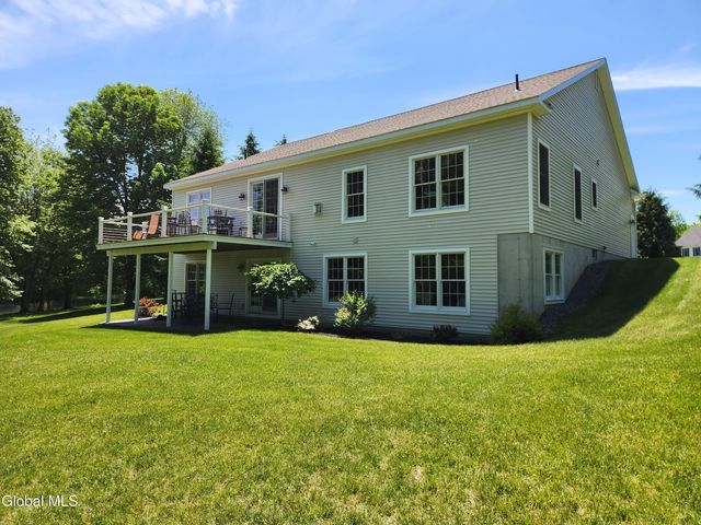 14 Westfall Court, Sand Lake, NY 12018
