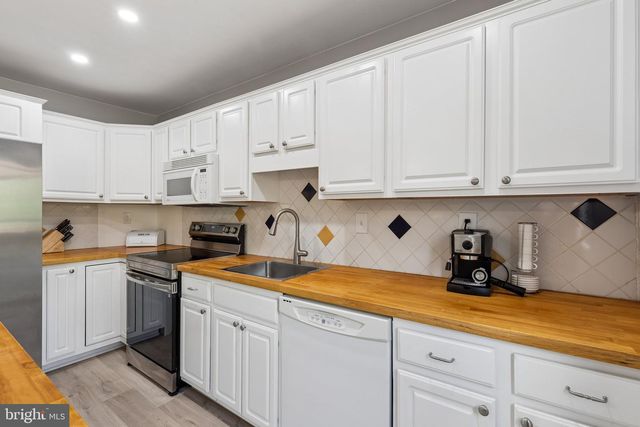 2131 BIRCH DR, Lafayette Hill, PA 19444