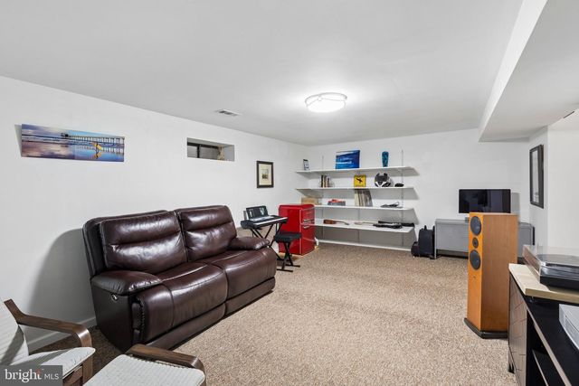 2131 BIRCH DR, Lafayette Hill, PA 19444