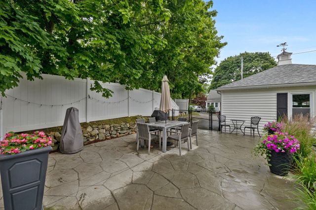 40 County St B, Peabody, MA 01960