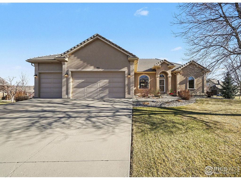 910 Owl Grove Pl, Loveland, CO 80537