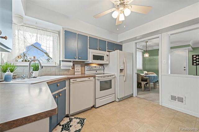 1069 Chippewa Street, Mount Clemens, MI 48043