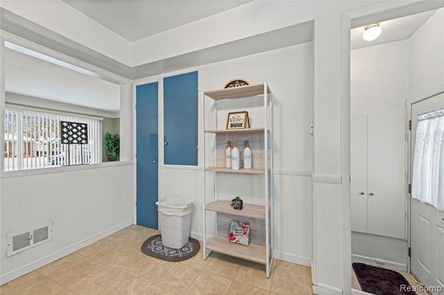 1069 Chippewa Street, Mount Clemens, MI 48043