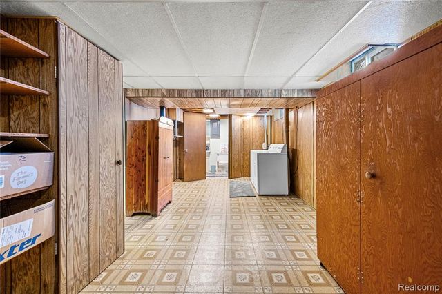 1069 Chippewa Street, Mount Clemens, MI 48043