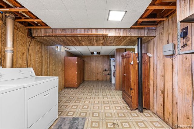 1069 Chippewa Street, Mount Clemens, MI 48043