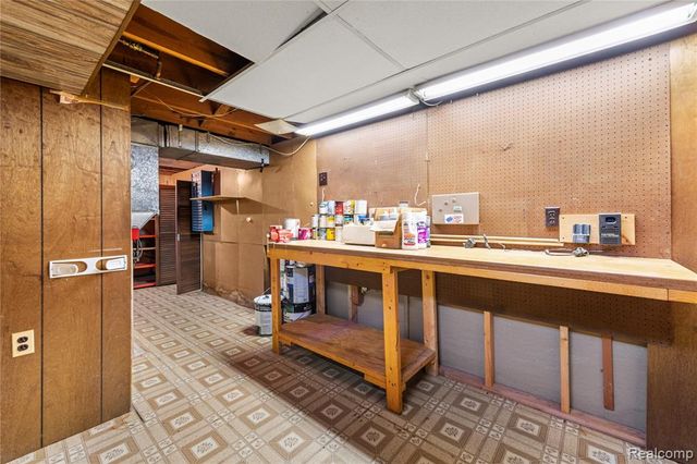 1069 Chippewa Street, Mount Clemens, MI 48043