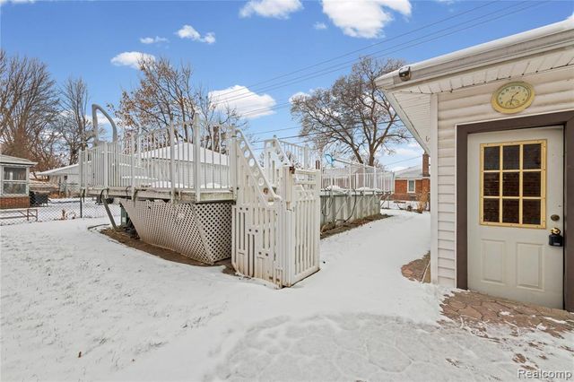 1069 Chippewa Street, Mount Clemens, MI 48043