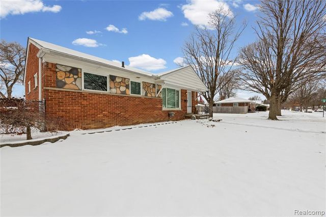 1069 Chippewa Street, Mount Clemens, MI 48043