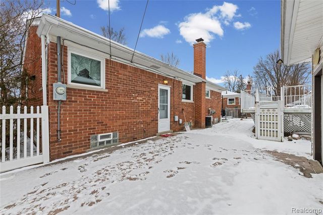 1069 Chippewa Street, Mount Clemens, MI 48043