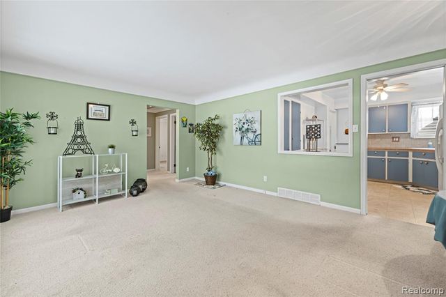 1069 Chippewa Street, Mount Clemens, MI 48043