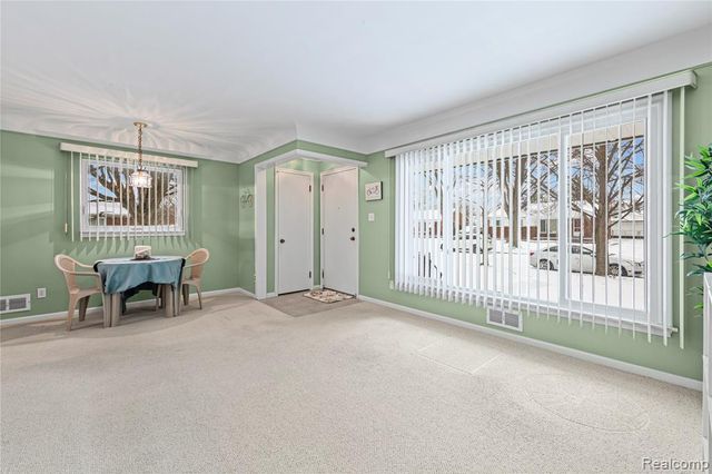 1069 Chippewa Street, Mount Clemens, MI 48043