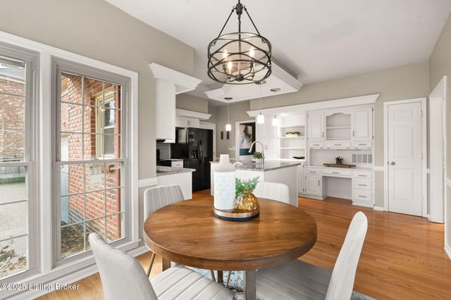 305 Lake Forest Pkwy, Louisville, KY 40245