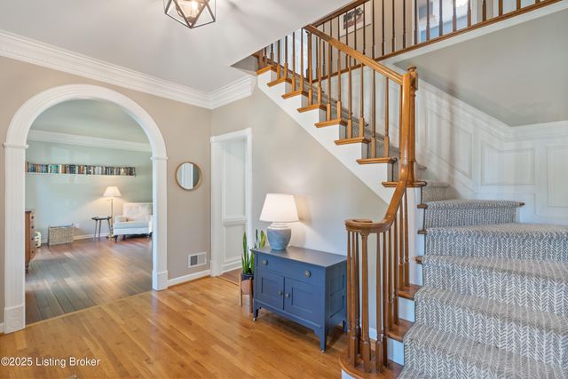 305 Lake Forest Pkwy, Louisville, KY 40245