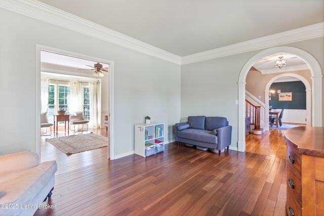 305 Lake Forest Pkwy, Louisville, KY 40245