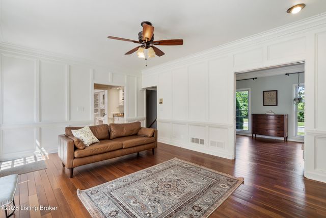 305 Lake Forest Pkwy, Louisville, KY 40245