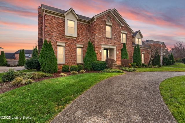 305 Lake Forest Pkwy, Louisville, KY 40245