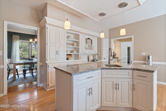 305 Lake Forest Pkwy, Louisville, KY 40245