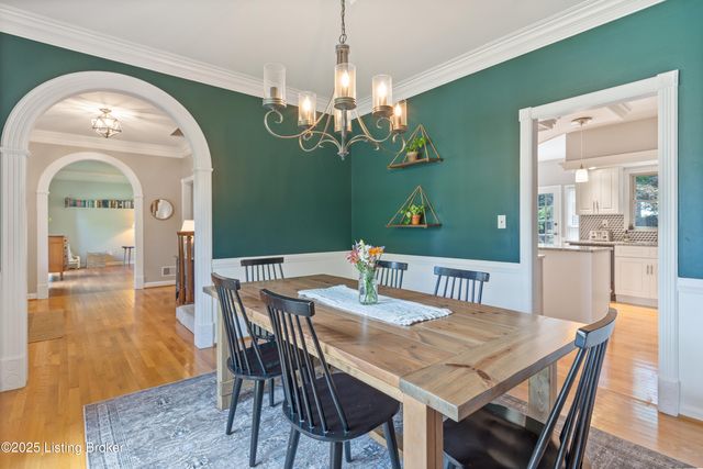 305 Lake Forest Pkwy, Louisville, KY 40245