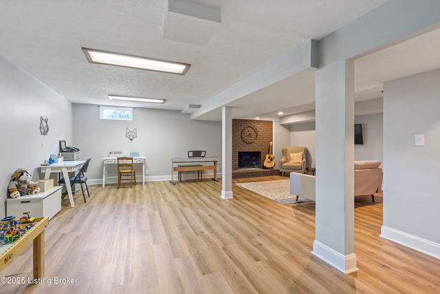 305 Lake Forest Pkwy, Louisville, KY 40245