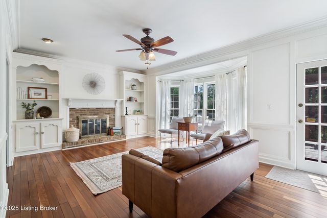 305 Lake Forest Pkwy, Louisville, KY 40245