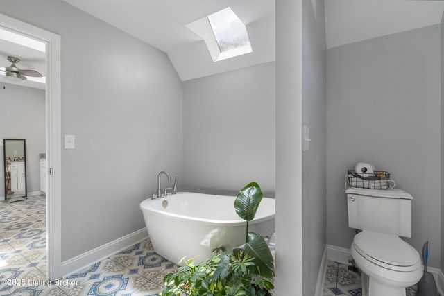 305 Lake Forest Pkwy, Louisville, KY 40245