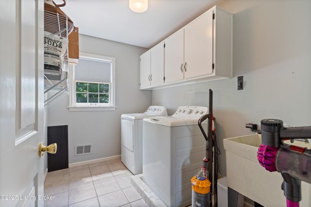 305 Lake Forest Pkwy, Louisville, KY 40245