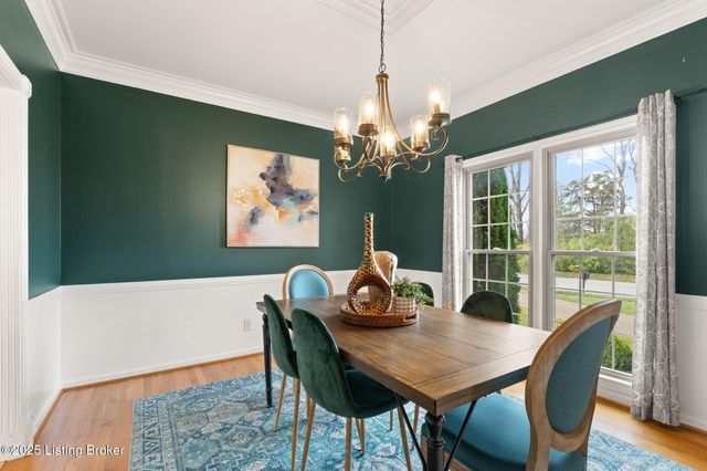 305 Lake Forest Pkwy, Louisville, KY 40245