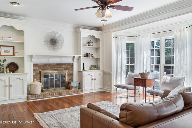 305 Lake Forest Pkwy, Louisville, KY 40245