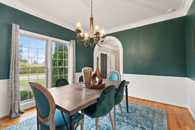 305 Lake Forest Pkwy, Louisville, KY 40245