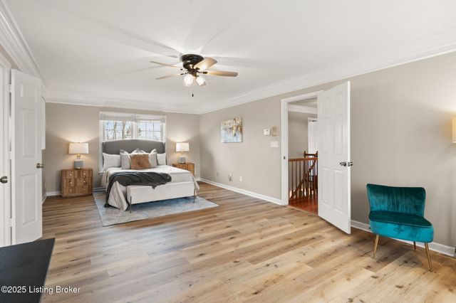 305 Lake Forest Pkwy, Louisville, KY 40245