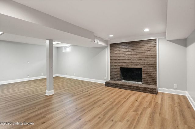 305 Lake Forest Pkwy, Louisville, KY 40245