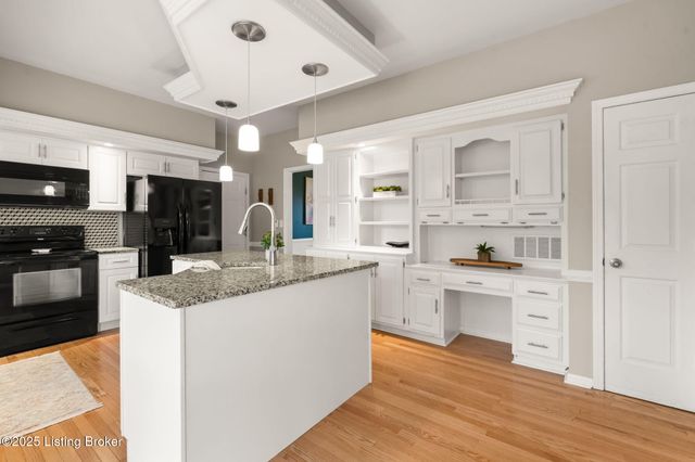 305 Lake Forest Pkwy, Louisville, KY 40245