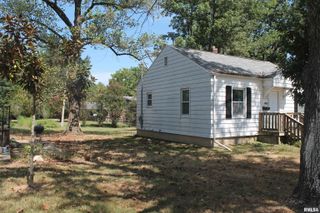 1114 W Walkup Street, Carbondale, IL 62901