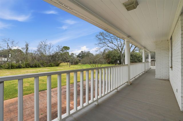 506 Bayou Drive, Richmond, TX 77469