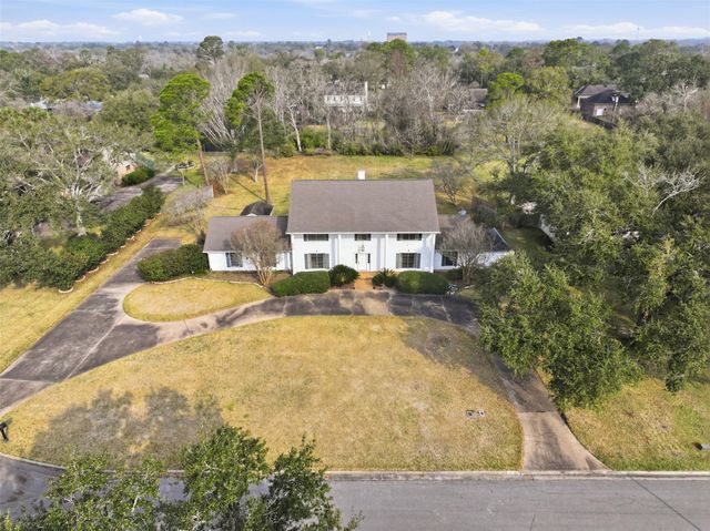 506 Bayou Drive, Richmond, TX 77469