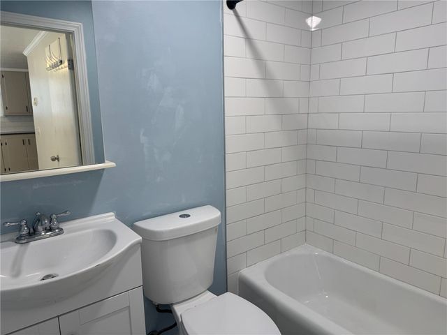 33 Saint Elizabeth Street 2, Bristol, RI 02809
