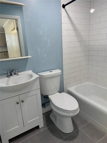 33 Saint Elizabeth Street 2, Bristol, RI 02809