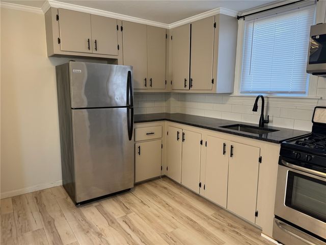 33 Saint Elizabeth Street 2, Bristol, RI 02809